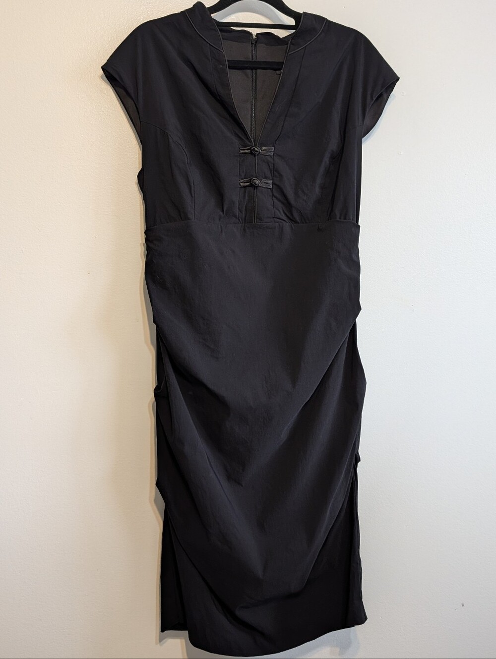Vintage Y2K Black Women's Cap Sleeve Ruched Sheath Midi Dress Frog Closures L